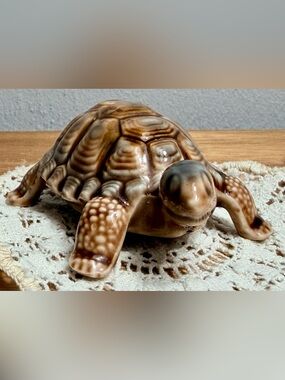 Wade (Made in England) Tortoise Brown Glazed Ceramic Figurine